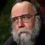 Alexander Dugin: Časť elít zaostáva za Putinom, preto si vytvára nových lídrov z frontových vojakov