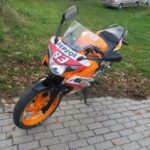 Mladá motorkářka v Zábřehu nezvládla ostrou zatáčku