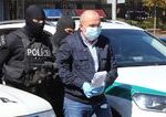 Divoké nákupy, doba kešu a zlaté tehly