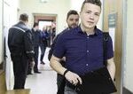 Uniesli ho z lietadla a zlomili