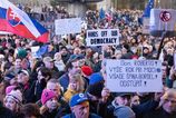 Nechcelo sa vám ísť na protest? Nevadí. Robert Fico vás naň pozve (komentár Martina Behula)