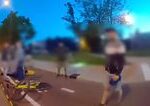 Zrážka kolobežkára s cyklistom v Trnave: Zranenému pomohli policajti