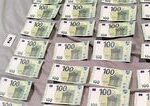 Zásah polície vo Veľkých Ripňanoch: Muža obvinili za drogy a falšovanie peňazí