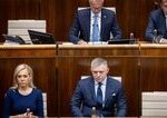 Premiér Fico zatiaľ hrádzu proti progresivizmu nepostaví, novelu ústavy odsunuli (podcast)