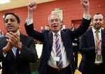 Farage predstavil plán hromadných deportácií migrantov z Británie