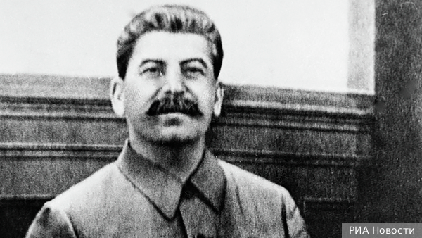 Stalin a Eisenhower na vrchole mauzólea. Spolupráca dvoch veľmocí, ktorá sa skončila v roku 1945