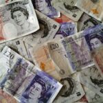Bloomberg: Britské rozpočtové problémy otřásají dluhopisovými trhy, blíží se bod zlomu