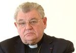 Kardinál Duka slúžil zádušnú omšu za Kirka, polícia musela riešiť aj potýčku