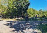Samopal našli v kríkoch po streľbe na auto na juhu Slovenska