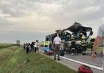 Vážna dopravná nehoda sa stala pri obci Drienovec, zrazilo sa tam nákladné auto s linkovým autobusom