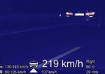 Mladík na Považí sa rútil po diaľnici D1 rýchlosťou 219 km/h. Policajtom tvrdil, že mal na rýchlu jazdu dôvod Mladík na Považí sa rútil po diaľnici D1 rýchlosťou 219 km/h