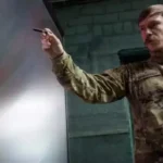 Ruský motostrelec natočil veľavravné video s kolónou zajatých ukrajinských vojakov v oblasti Krasnoarmejska