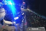 Zrážka na križovatke v Revúcej: Rozbité sú policajné auto aj ďalšie osobné