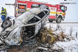 Auto po nehode pri Michalovciach zhorelo. Policajti ukázali škody po vznietení paliva