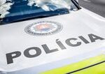 Polícia obvinila muža, ktorý mal v Spišskej Novej Vsi porozbíjať okná na aute