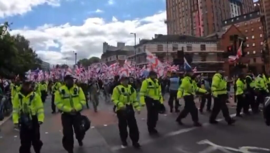 Revolúcia zvykne zožrať svoje deti. Revolucionár Trump už nemá cestu späť, oznámil imperialistické plány a musí ísť až do konca