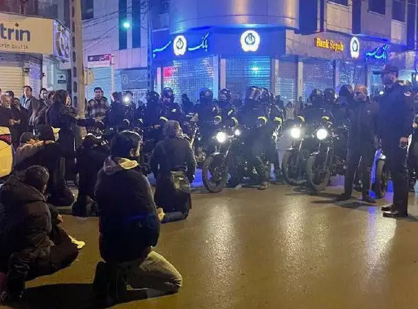 Spustili prevrat aj v Iráne? USA presúvajú ťažkú leteckú techniku do Európy