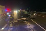 Vážna dopravná nehoda na D2: Po náraze do zvodidiel vrazil do Lexusu ďalší vodič, hlásia troch zranených