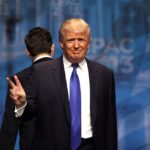 Cla jsou mrtvá, ať žijou cla! Trump zvedl plošné clo na 15 %