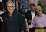Obdivovaný filmár, no zároveň muž, ktorý sa oženil s nevlastnou dcérou: Ako sa Woody Allen stal priateľom a pomocníkom Epsteina Obdivovaný filmár, no zároveň muž, ktorý sa oženil s nevlastnou dcérou: Ako sa Woody Allen stal priateľom a pomocníkom Epsteina