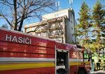 Zásah v centre Košíc: Hasiči a pyrotechnik našli nebezpečnú kyselinu pikrovú na povale obytného domu