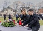 Volodymyr Zelenskyj s prvou dámou si pri príležitosti štvrtého výročia oslobodenia Buče uctili obete