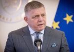 Robert Fico s polovicou vlády a delegáciou podnikateľov mieri do Vietnamu