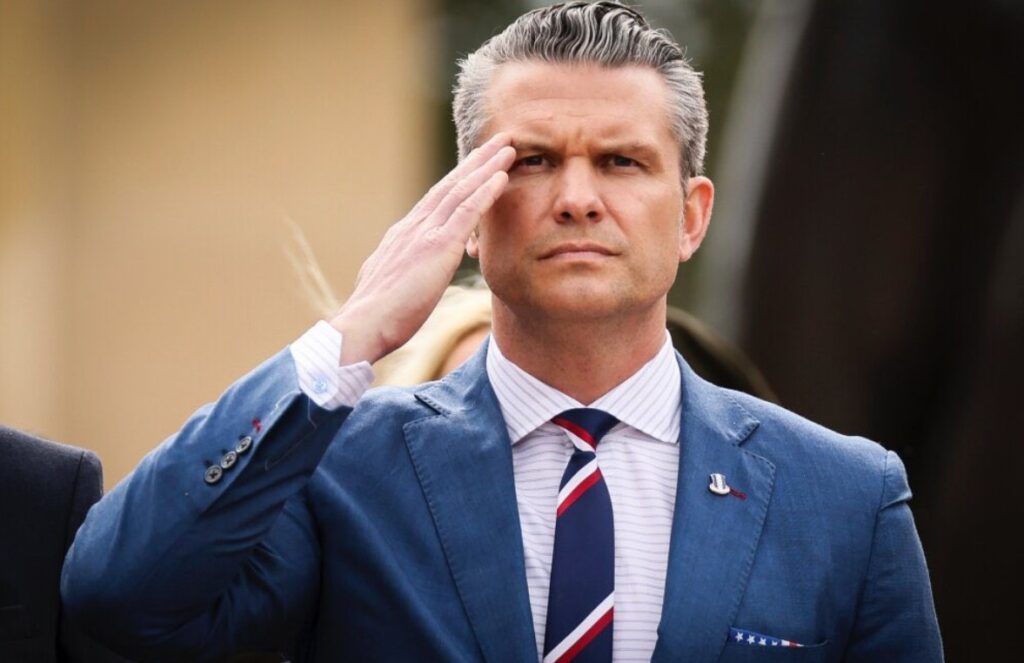 Trumpovo ziskové šialenstvo. Kto zarába na vojne, keď zvyšok sveta chudobnie?