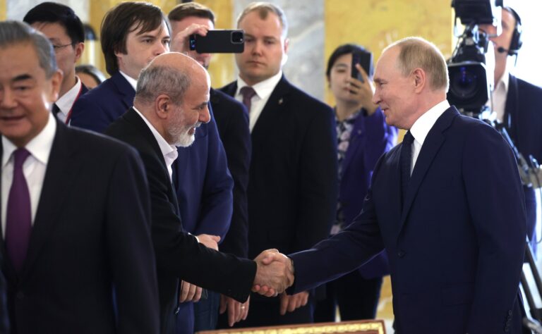 O pár dní začína Medzinárodné ekonomické fórum v Petrohrade: Počet amerických účastníkov stúpa