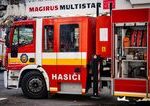 Žilinskí hasiči zasahovali pri vážnej nehode: traja zranení na výjazde zo Žiliny