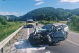 Čelnú zrážku s kamiónom neďaleko Zvolena neprežil vodič osobného auta