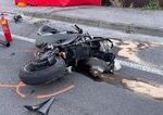 Motocyklista prišiel o život po náraze do oplotenia pri ceste vo Veľkých Úľanoch