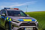 Nočný útok v Medzilaborciach: mladíci vyvalili dvere domu a fľašou rozbili hlavu mužovi
