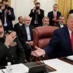 Politológ: USA pozorne sledujú konflikt na Ukrajine, “ako pavúk striehnu, aby sa vrhli na korisť”