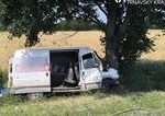 Pri Senici narazila dodávka do stromu, nehoda si vyžiadala 6 zranených a zásah vrtuľníku