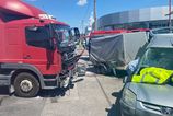 Smrteľná nehoda v Trnave: nákladné a osobné auto sa zrazili na križovatke
