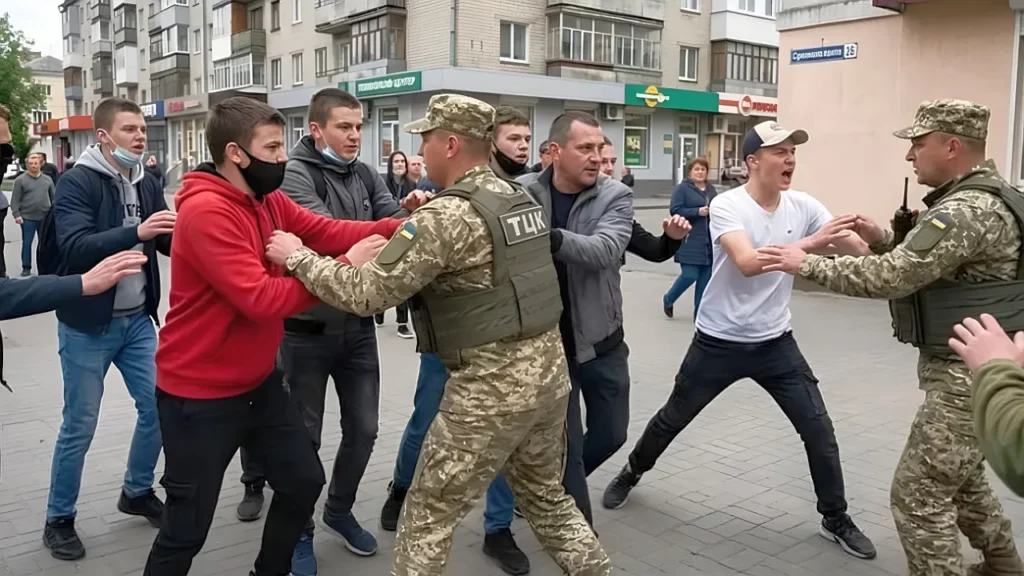 Video: Šikana v ukrajinskej armáde nadobúda hrôzostrašné rozmery