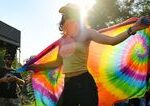 Auto vrazilo do davu na pochode LGBTQ+ v Berlíne. Jeden mŕtvy, 15 zranených a akcia predčasne skončila Auto vrazilo do davu na pochode LGBTQ+ v Berlíne