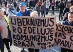 Koniec kamarátstiev pre názory? Dôvera v systém rastie, no spoločnosť sa vnútorne triešti Koniec kamarátstiev pre názory? Dôvera v systém rastie, no spoločnosť sa vnútorne triešti