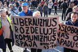 Koniec kamarátstiev pre názory? Dôvera v systém rastie, no spoločnosť sa vnútorne triešti