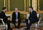 Macron vyznamenal končiaceho premiéra Starmera