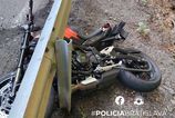 Mladý motorkár neprežil náraz vo vysokej rýchlosti do zvodidiel na západe Slovenska