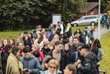 Nedeľa na ostrove prilákala ľudí na Oravu. Kameň spája prírodu, históriu aj umenie v jedinom podujatí