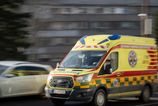 Opitý Stredoslovák s kladivom ohrozoval ženu aj záchranárov. Psychiatrického pacienta policajti zastavili taserom