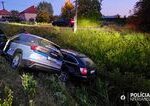 Policajná naháňačka v Nitre skončila nehodou v priekope. Opitý vodič nafúkal 1,65 promile Policajná naháňačka v Nitre skončila nehodou v priekope