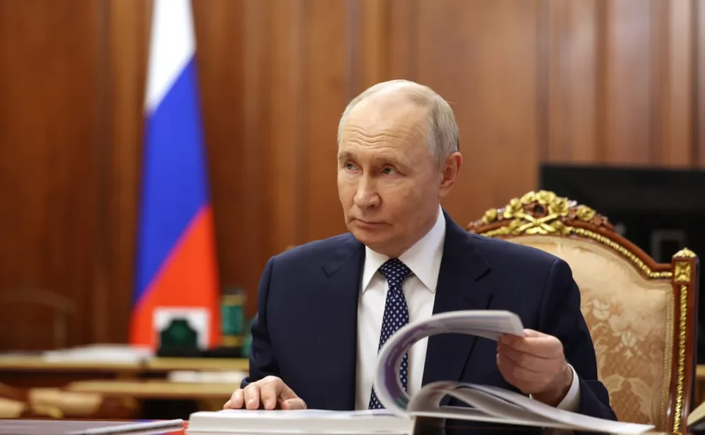 Tokajev sa so svojou výzvou Putinovi podozrivo načasoval spolu s USA