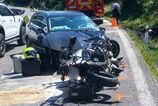 Zrážka osobného auta a motorkárov na strednom Slovensku si vyžiadala zásah leteckých záchranárov