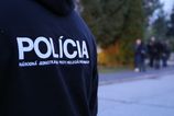 Nebezpečný prevádzač utekal s 11 migrantmi cez hranicu. Slovenská polícia tvrdí, že pomohla Maďarom, aby ho dostali za mreže