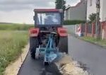 Traktorista rozryl čerstvý asfalt, skončil v rukách poľskej polície