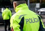 Zásah polície v Matúškove: Zabarikádovaného muža, ktorý hrozil sebapoškodením, policajti zachránili